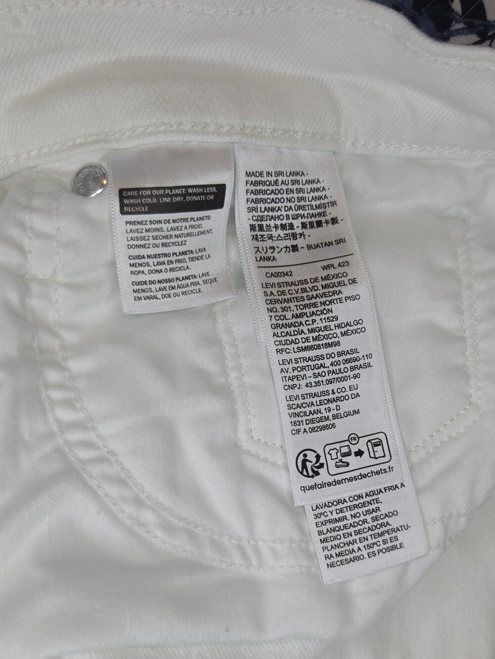 Levi's 314 Shaping Straight White Jeans Women's Size 31 Mid Rise Stretch Like Ne - Picture 6 of 7